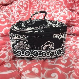 Lightly used VERA BRADLEY makeup bag✨